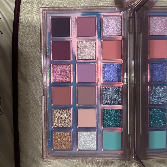 HUDA BEAUTY Mercury Retrograde Eyeshadow Palette - Picture 2 of 7